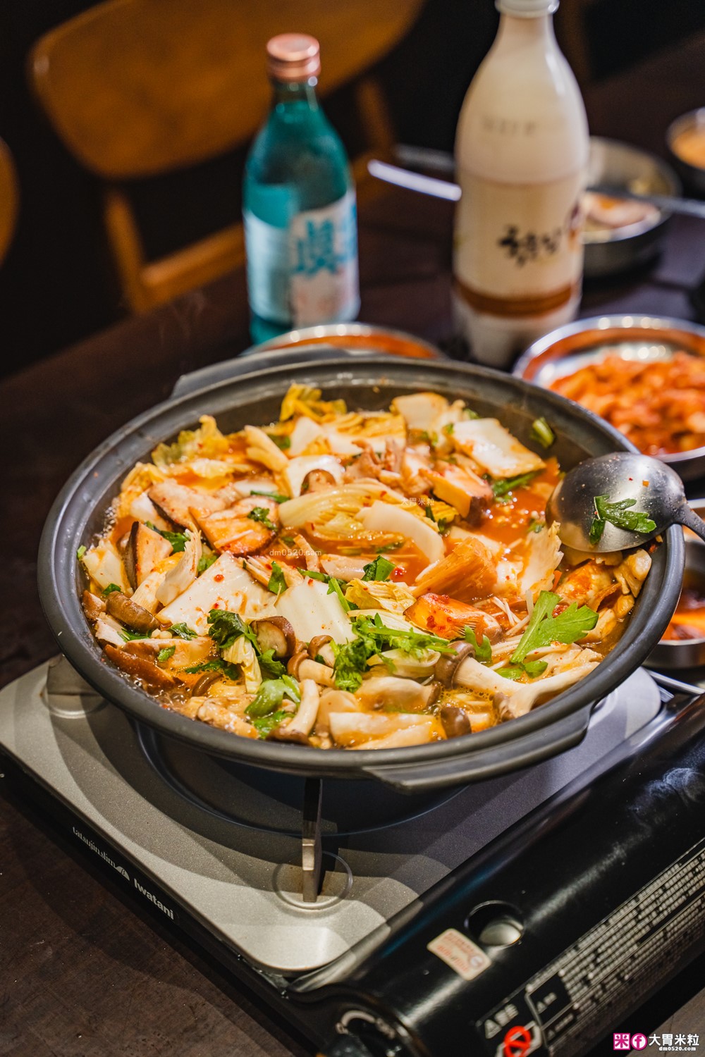 台灣也能吃到韓國醒酒湯「中央韓鍋酒舍 信義ATT店」必吃招牌牛腸火鍋+牛內臟湯+生牛肉~每月熱銷突破4萬鍋│信義ATT美食餐廳│台北宵夜推薦