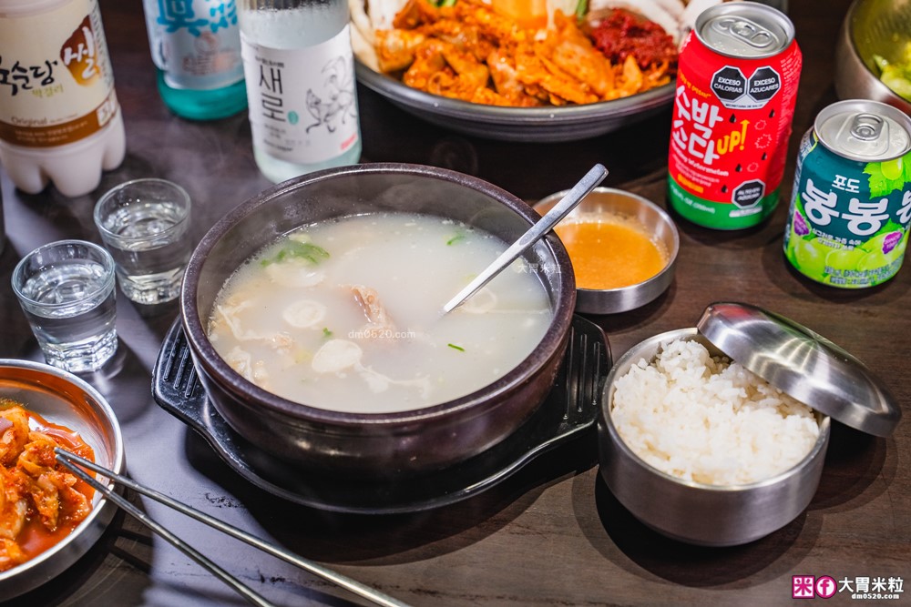 台灣也能吃到韓國醒酒湯「中央韓鍋酒舍 信義ATT店」必吃招牌牛腸火鍋+牛內臟湯+生牛肉~每月熱銷突破4萬鍋│信義ATT美食餐廳│台北宵夜推薦