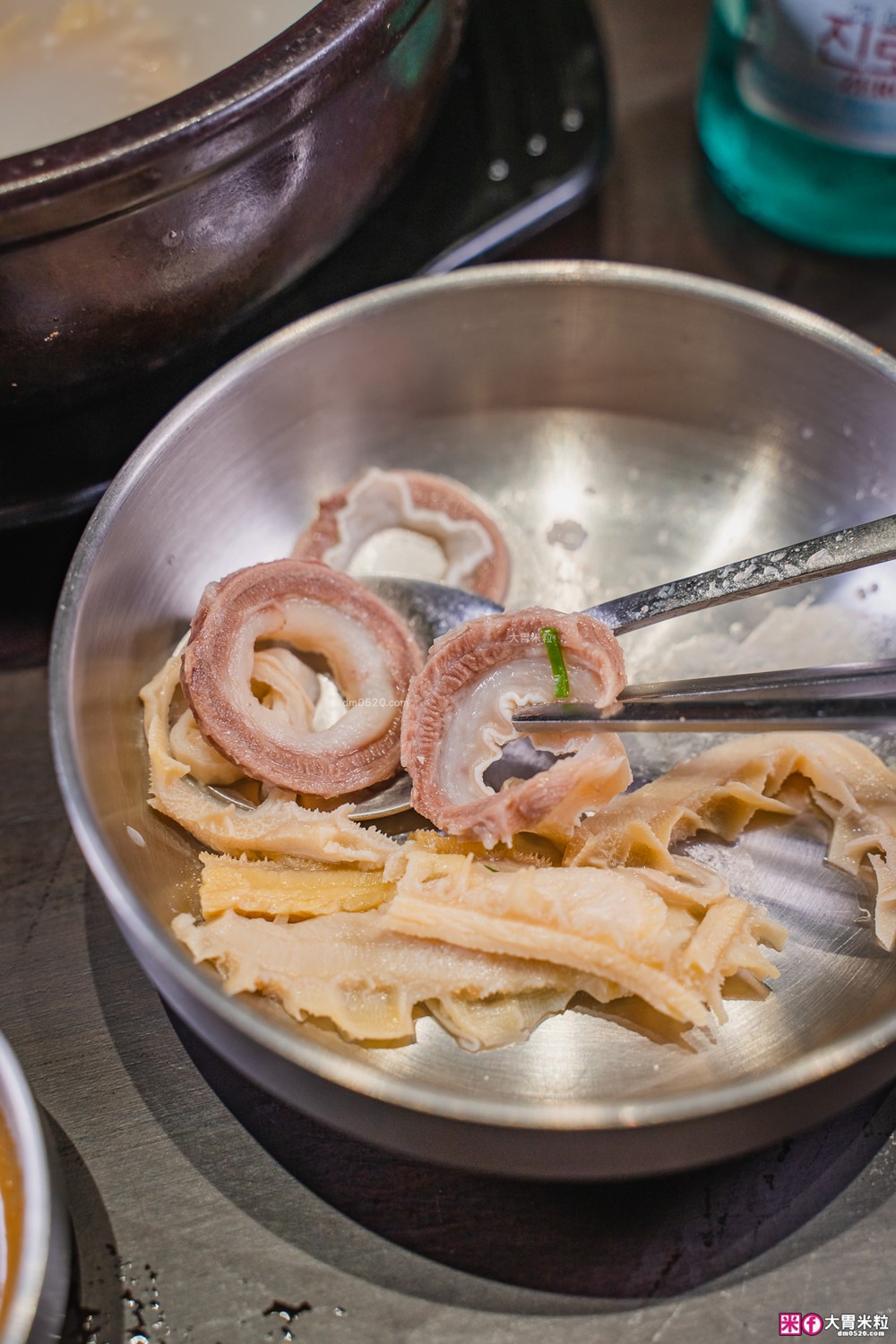 台灣也能吃到韓國醒酒湯「中央韓鍋酒舍 信義ATT店」必吃招牌牛腸火鍋+牛內臟湯+生牛肉~每月熱銷突破4萬鍋│信義ATT美食餐廳│台北宵夜推薦