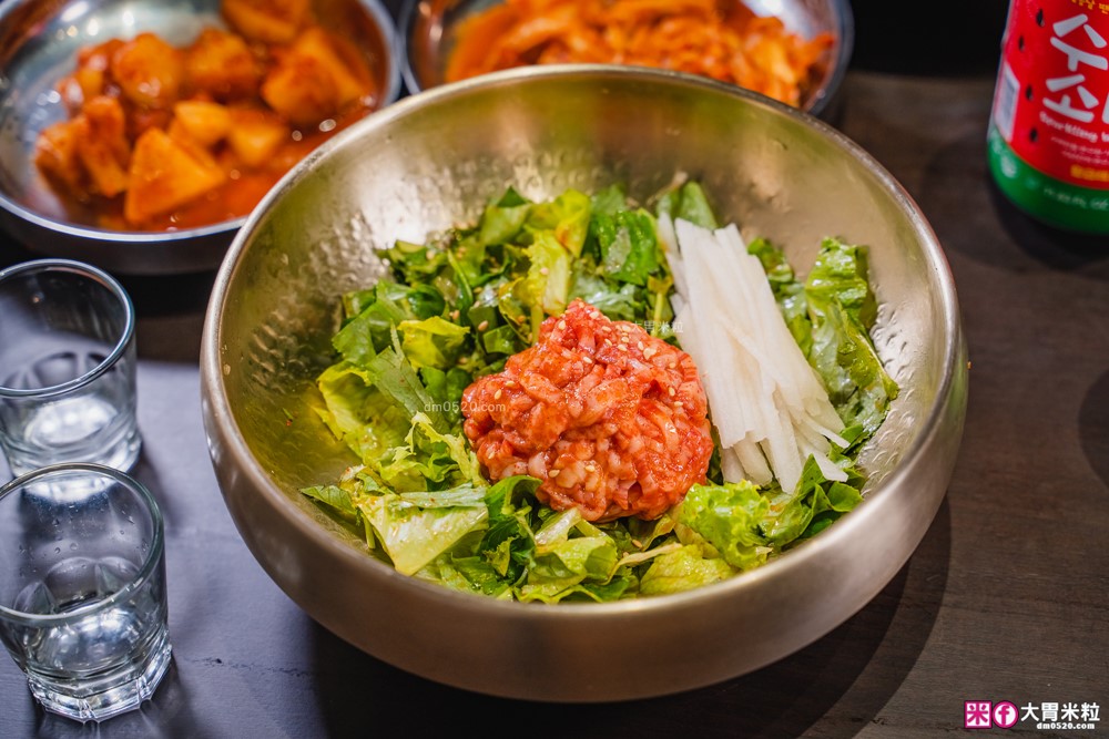 台灣也能吃到韓國醒酒湯「中央韓鍋酒舍 信義ATT店」必吃招牌牛腸火鍋+牛內臟湯+生牛肉~每月熱銷突破4萬鍋│信義ATT美食餐廳│台北宵夜推薦