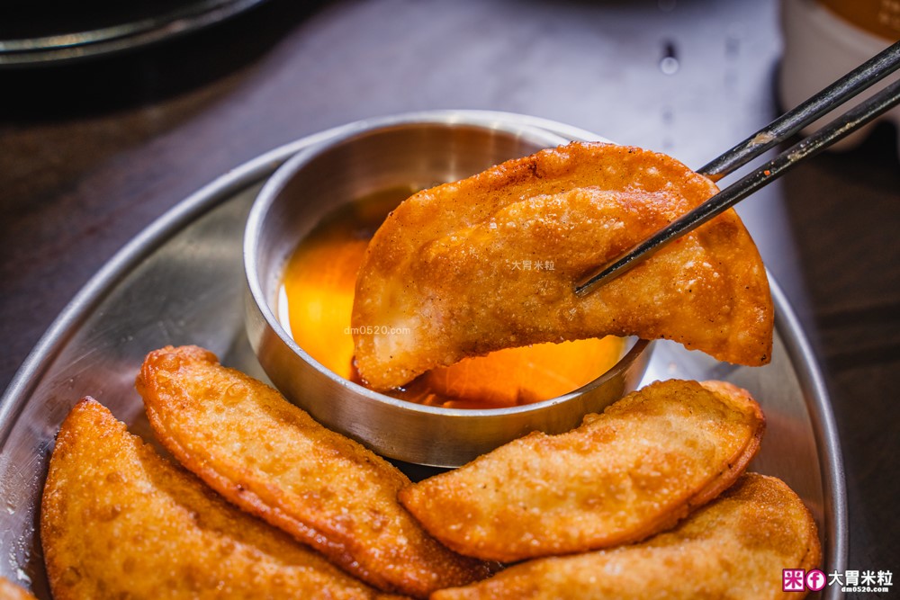 台灣也能吃到韓國醒酒湯「中央韓鍋酒舍 信義ATT店」必吃招牌牛腸火鍋+牛內臟湯+生牛肉~每月熱銷突破4萬鍋│信義ATT美食餐廳│台北宵夜推薦