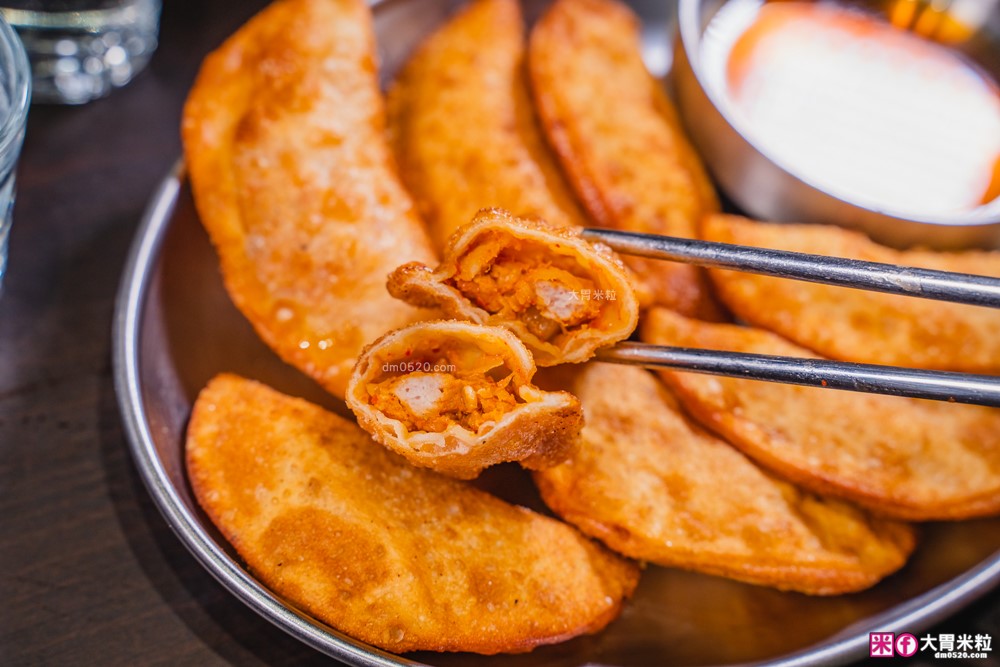 台灣也能吃到韓國醒酒湯「中央韓鍋酒舍 信義ATT店」必吃招牌牛腸火鍋+牛內臟湯+生牛肉~每月熱銷突破4萬鍋│信義ATT美食餐廳│台北宵夜推薦