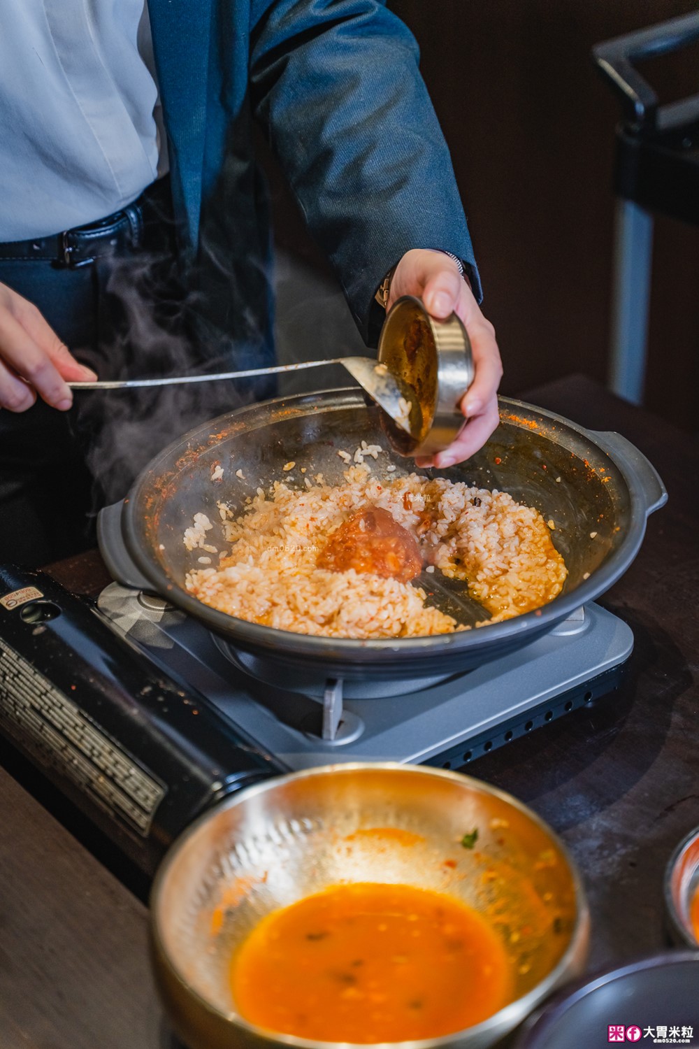 台灣也能吃到韓國醒酒湯「中央韓鍋酒舍 信義ATT店」必吃招牌牛腸火鍋+牛內臟湯+生牛肉~每月熱銷突破4萬鍋│信義ATT美食餐廳│台北宵夜推薦