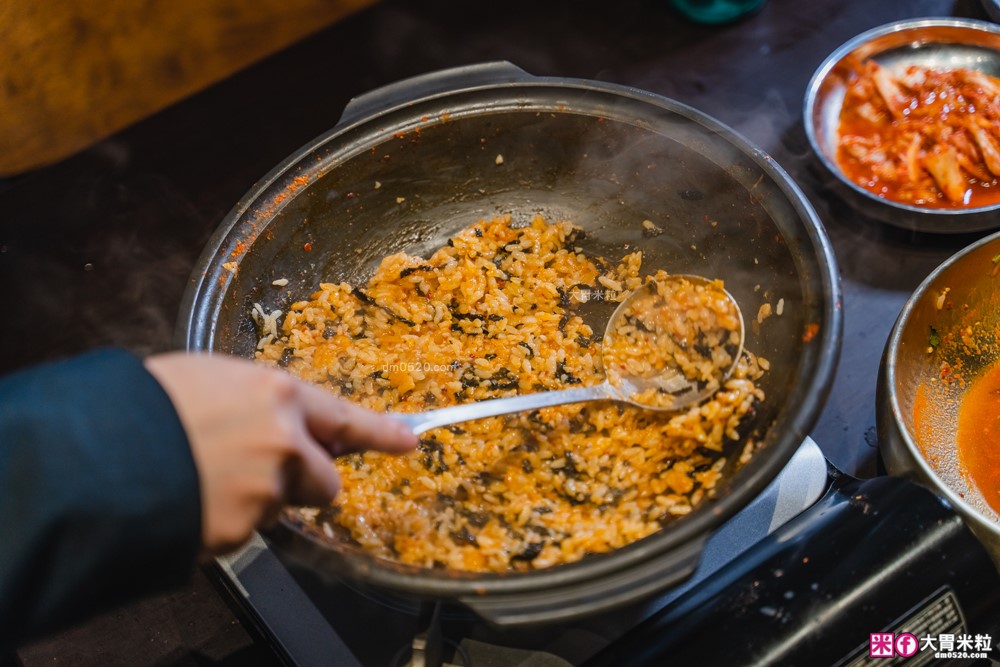 台灣也能吃到韓國醒酒湯「中央韓鍋酒舍 信義ATT店」必吃招牌牛腸火鍋+牛內臟湯+生牛肉~每月熱銷突破4萬鍋│信義ATT美食餐廳│台北宵夜推薦