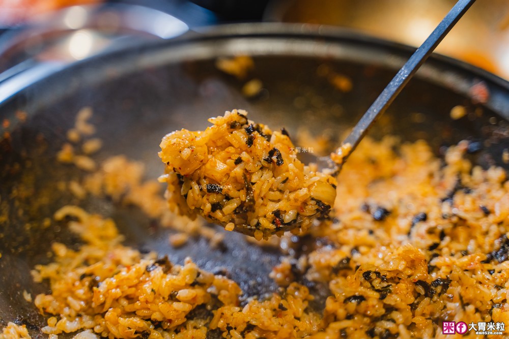 台灣也能吃到韓國醒酒湯「中央韓鍋酒舍 信義ATT店」必吃招牌牛腸火鍋+牛內臟湯+生牛肉~每月熱銷突破4萬鍋│信義ATT美食餐廳│台北宵夜推薦