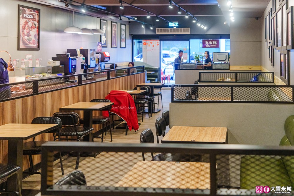 280元吃到飽「孫東寶台式牛排教父Plus-板橋國慶店」披薩/炸雞/滷肉飯/玉米濃湯無限續~免收服務費│板橋吃到飽│板橋平價牛排推薦