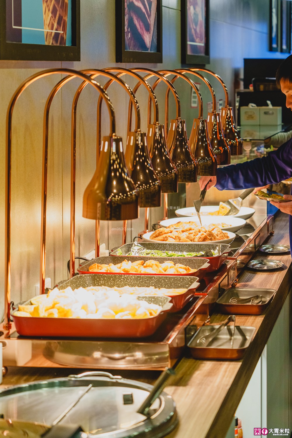 280元吃到飽「孫東寶台式牛排教父Plus-板橋國慶店」披薩/炸雞/滷肉飯/玉米濃湯無限續~免收服務費│板橋吃到飽│板橋平價牛排推薦