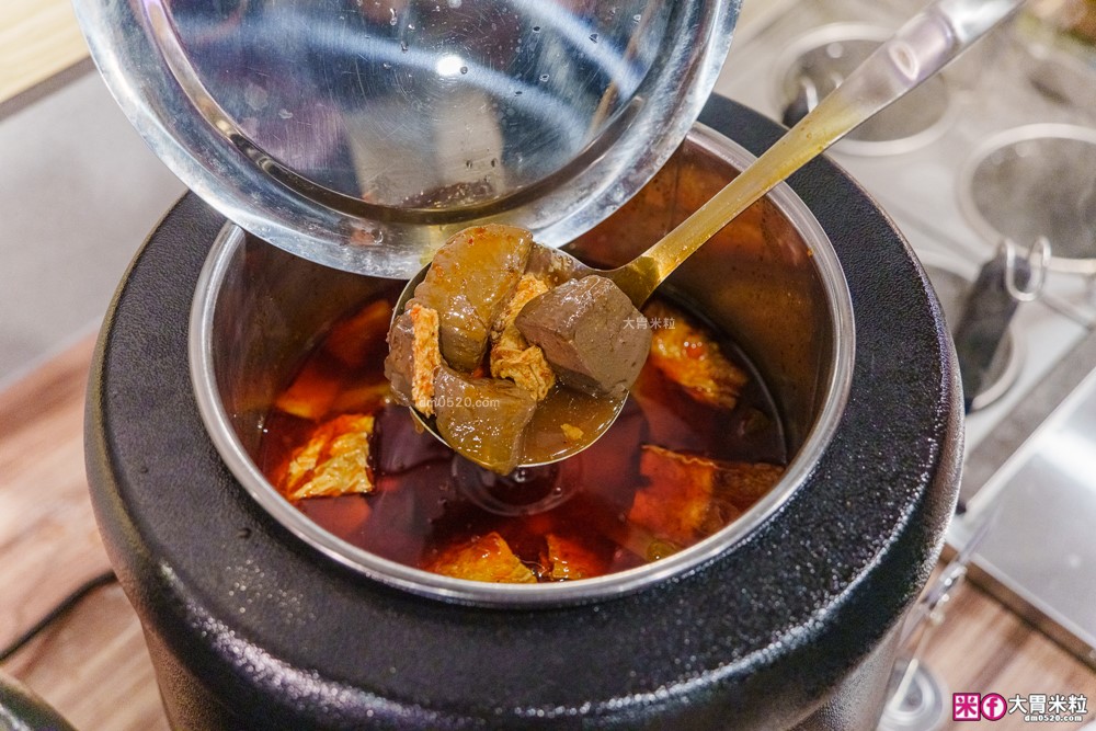 280元吃到飽「孫東寶台式牛排教父Plus-板橋國慶店」披薩/炸雞/滷肉飯/玉米濃湯無限續~免收服務費│板橋吃到飽│板橋平價牛排推薦