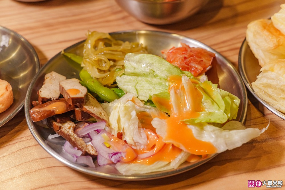 280元吃到飽「孫東寶台式牛排教父Plus-板橋國慶店」披薩/炸雞/滷肉飯/玉米濃湯無限續~免收服務費│板橋吃到飽│板橋平價牛排推薦