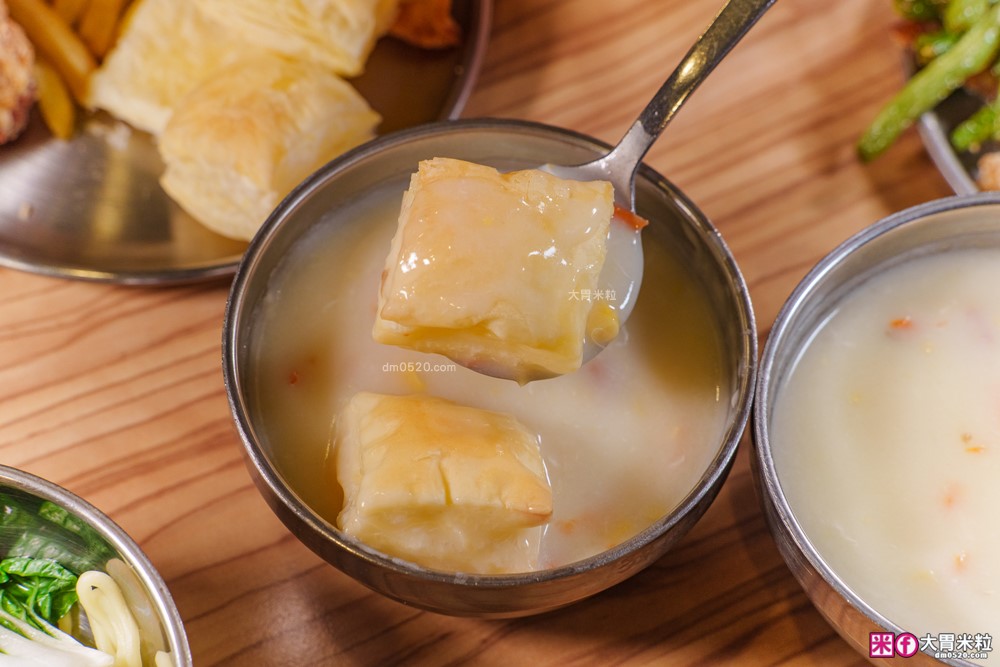 280元吃到飽「孫東寶台式牛排教父Plus-板橋國慶店」披薩/炸雞/滷肉飯/玉米濃湯無限續~免收服務費│板橋吃到飽│板橋平價牛排推薦