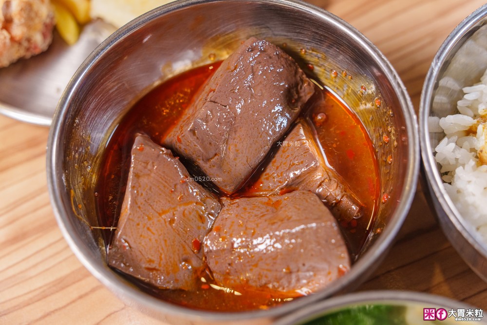 280元吃到飽「孫東寶台式牛排教父Plus-板橋國慶店」披薩/炸雞/滷肉飯/玉米濃湯無限續~免收服務費│板橋吃到飽│板橋平價牛排推薦