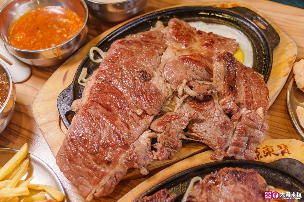 280元吃到飽「孫東寶台式牛排教父Plus-板橋國慶店」披薩/炸雞/滷肉飯/玉米濃湯無限續~免收服務費│板橋吃到飽│板橋平價牛排推薦