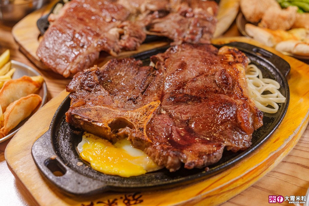 280元吃到飽「孫東寶台式牛排教父Plus-板橋國慶店」披薩/炸雞/滷肉飯/玉米濃湯無限續~免收服務費│板橋吃到飽│板橋平價牛排推薦