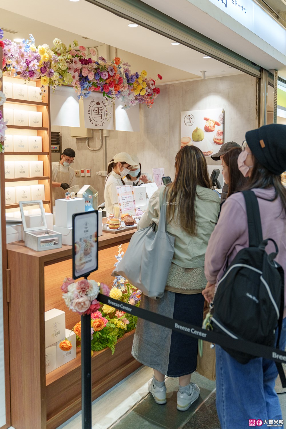 台北車站必吃「雪系町 生甜甜圈」草莓季限定只到3/31~全台首創「草莓大福甜甜圈」Q彈爆漿必吃│台北甜甜圈推薦