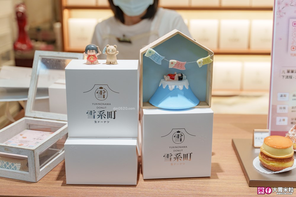 台北車站必吃「雪系町 生甜甜圈」草莓季限定只到3/31~全台首創「草莓大福甜甜圈」Q彈爆漿必吃│台北甜甜圈推薦