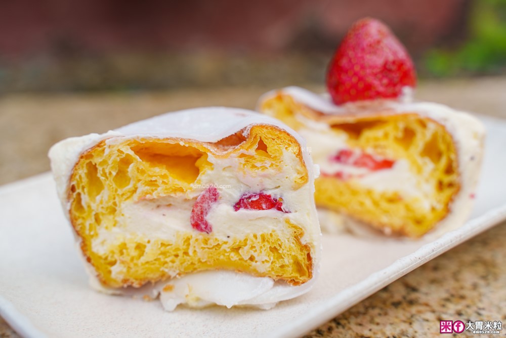 台北車站必吃「雪系町 生甜甜圈」草莓季限定只到3/31~全台首創「草莓大福甜甜圈」Q彈爆漿必吃│台北甜甜圈推薦