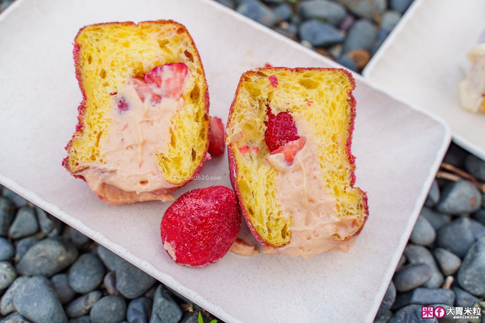 台北車站必吃「雪系町 生甜甜圈」草莓季限定只到3/31~全台首創「草莓大福甜甜圈」Q彈爆漿必吃│台北甜甜圈推薦