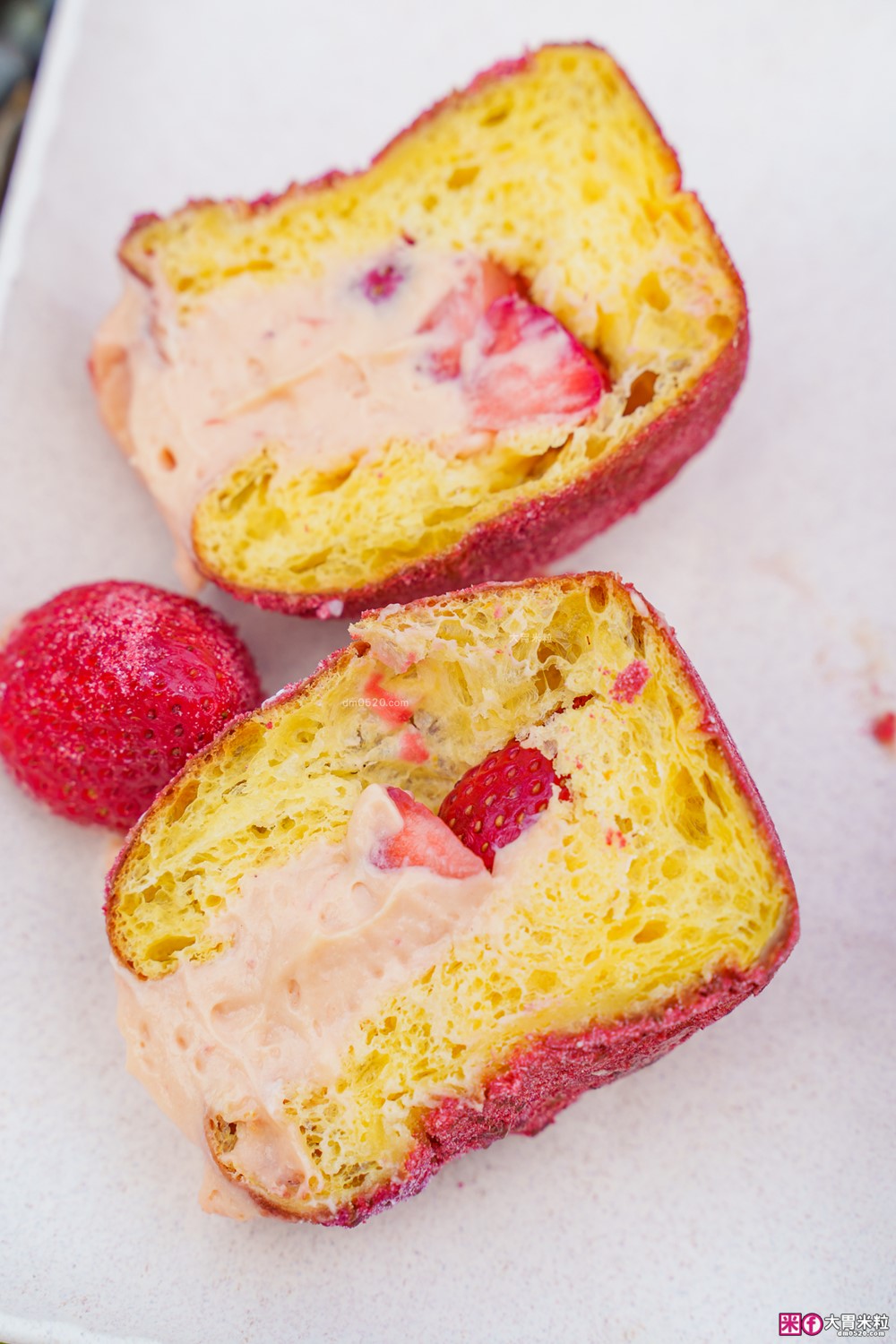 台北車站必吃「雪系町 生甜甜圈」草莓季限定只到3/31~全台首創「草莓大福甜甜圈」Q彈爆漿必吃│台北甜甜圈推薦