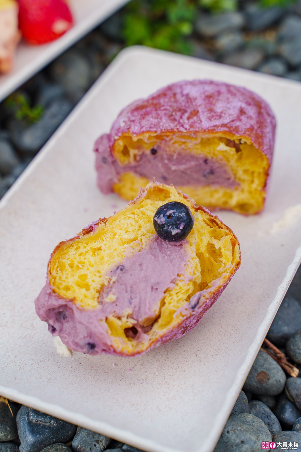 台北車站必吃「雪系町 生甜甜圈」草莓季限定只到3/31~全台首創「草莓大福甜甜圈」Q彈爆漿必吃│台北甜甜圈推薦