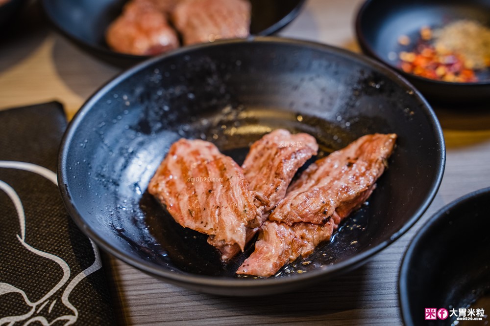 台北中山燒肉新地標「北海道旭川成吉思汗大黑屋」蒙古烤羊肉+北海道夢幻米~軟嫩到像和牛│台北中山區美食