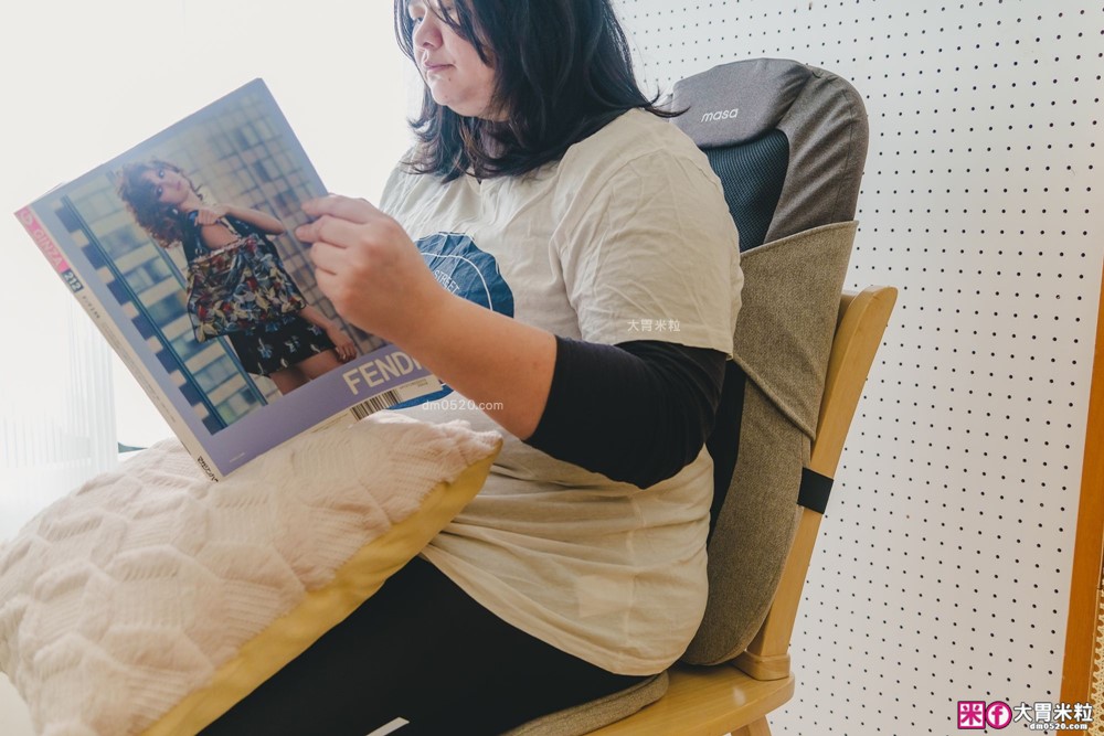 上班族肩頸酸痛救星「masa JOY PRO 智慧按摩椅墊」首創搖桿控制/揉推按擠五段力道~下班直接躺平按到爽│母親節禮物推薦│父親節禮物推薦