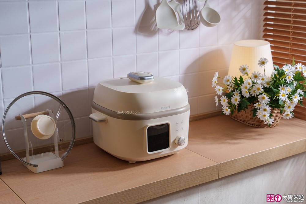 上班族晚餐救星「奇美4L微電腦智慧變壓全能鍋」煮飯最快8分鐘一鍋搞定~12道模式煮滷燉炒一鍋搞定