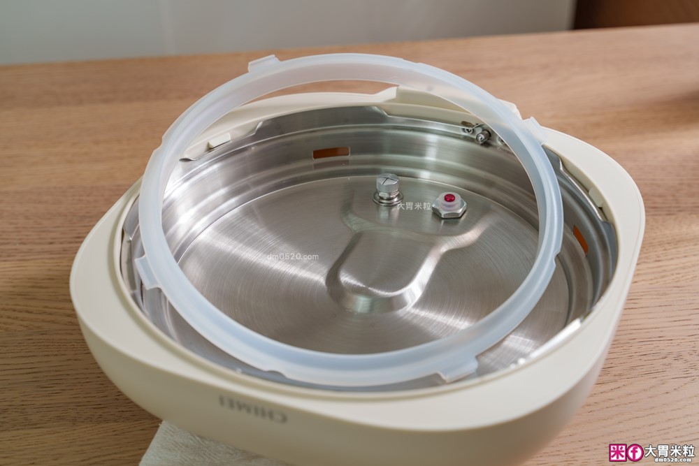 上班族晚餐救星「奇美4L微電腦智慧變壓全能鍋」煮飯最快8分鐘一鍋搞定~12道模式煮滷燉炒一鍋搞定