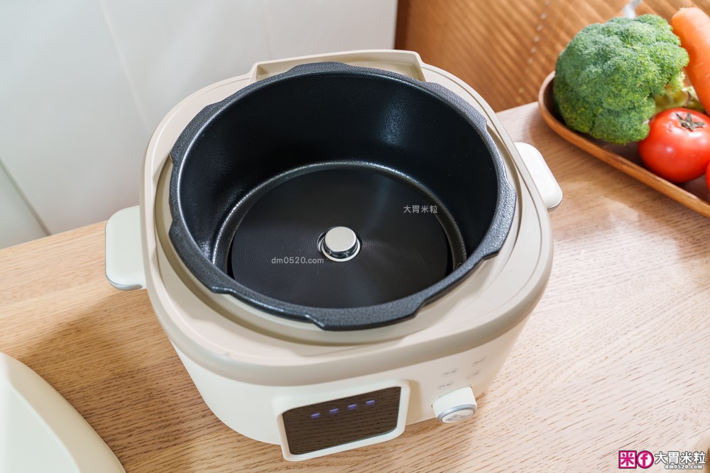 上班族晚餐救星「奇美4L微電腦智慧變壓全能鍋」煮飯最快8分鐘一鍋搞定~12道模式煮滷燉炒一鍋搞定