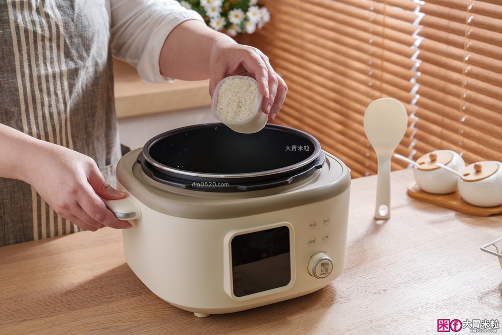 上班族晚餐救星「奇美4L微電腦智慧變壓全能鍋」煮飯最快8分鐘一鍋搞定~12道模式煮滷燉炒一鍋搞定