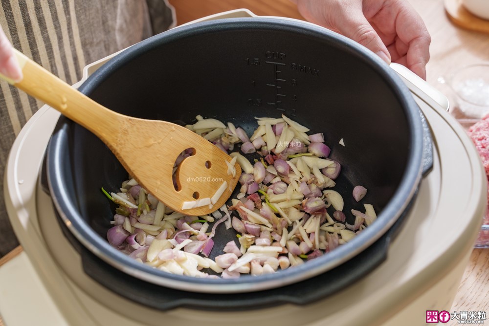 上班族晚餐救星「奇美4L微電腦智慧變壓全能鍋」煮飯最快8分鐘一鍋搞定~12道模式煮滷燉炒一鍋搞定