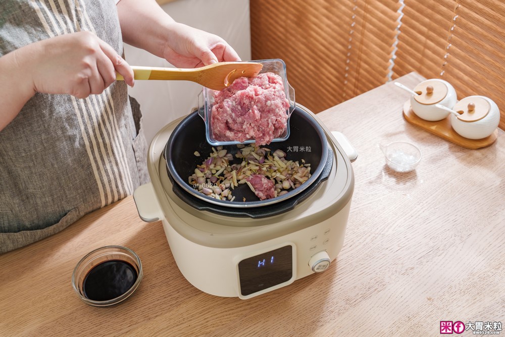 上班族晚餐救星「奇美4L微電腦智慧變壓全能鍋」煮飯最快8分鐘一鍋搞定~12道模式煮滷燉炒一鍋搞定