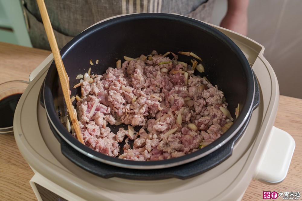 上班族晚餐救星「奇美4L微電腦智慧變壓全能鍋」煮飯最快8分鐘一鍋搞定~12道模式煮滷燉炒一鍋搞定