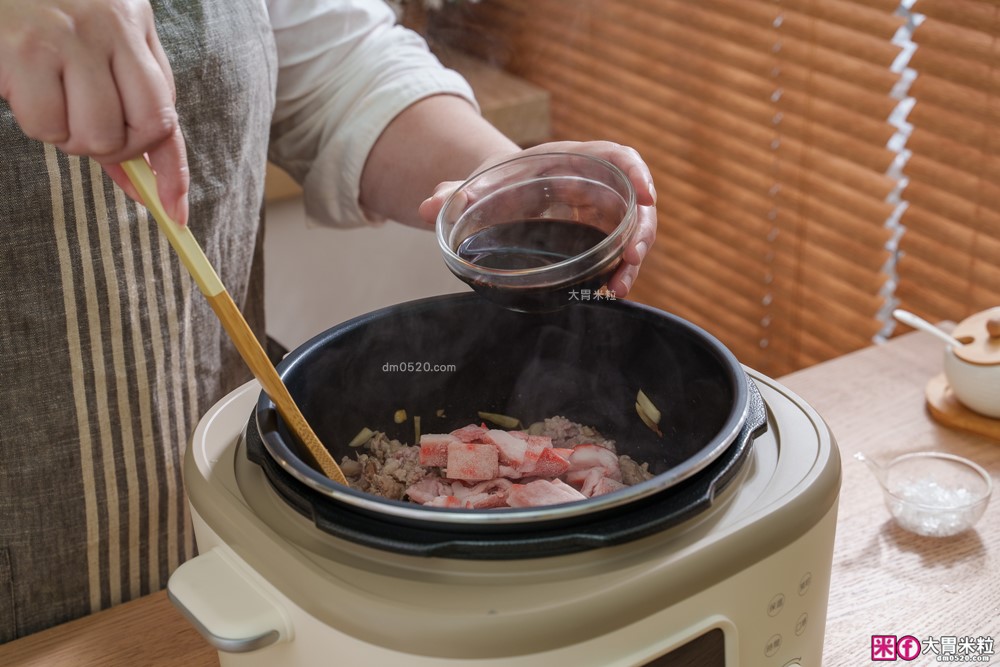 上班族晚餐救星「奇美4L微電腦智慧變壓全能鍋」煮飯最快8分鐘一鍋搞定~12道模式煮滷燉炒一鍋搞定