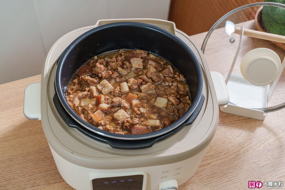 上班族晚餐救星「奇美4L微電腦智慧變壓全能鍋」煮飯最快8分鐘一鍋搞定~12道模式煮滷燉炒一鍋搞定