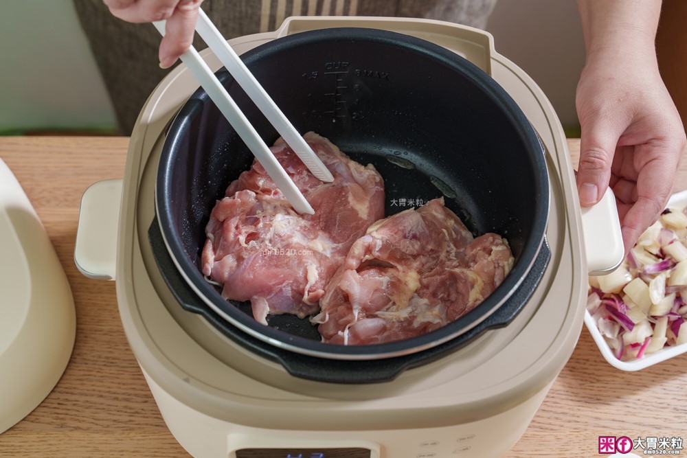上班族晚餐救星「奇美4L微電腦智慧變壓全能鍋」煮飯最快8分鐘一鍋搞定~12道模式煮滷燉炒一鍋搞定