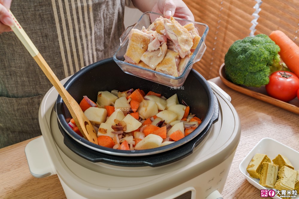 上班族晚餐救星「奇美4L微電腦智慧變壓全能鍋」煮飯最快8分鐘一鍋搞定~12道模式煮滷燉炒一鍋搞定