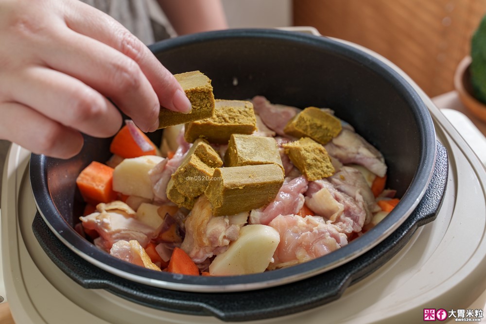 上班族晚餐救星「奇美4L微電腦智慧變壓全能鍋」煮飯最快8分鐘一鍋搞定~12道模式煮滷燉炒一鍋搞定