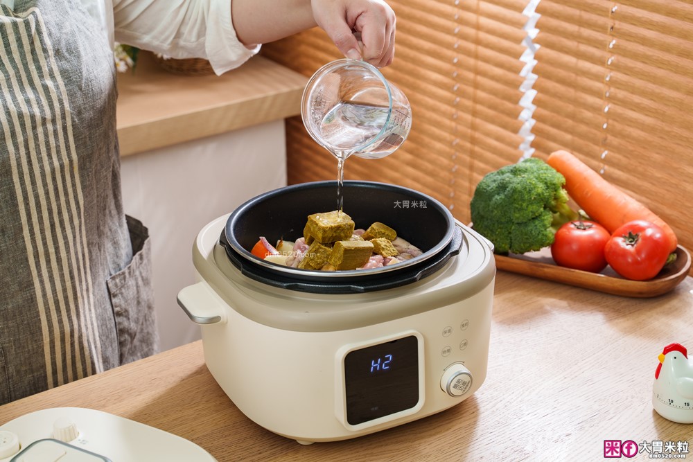 上班族晚餐救星「奇美4L微電腦智慧變壓全能鍋」煮飯最快8分鐘一鍋搞定~12道模式煮滷燉炒一鍋搞定