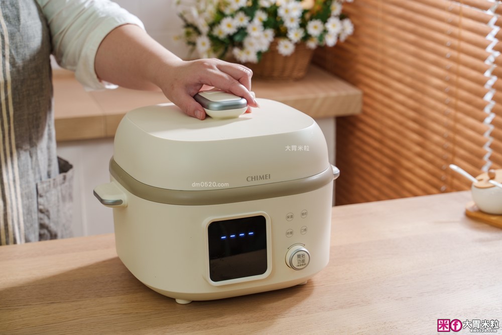 上班族晚餐救星「奇美4L微電腦智慧變壓全能鍋」煮飯最快8分鐘一鍋搞定~12道模式煮滷燉炒一鍋搞定