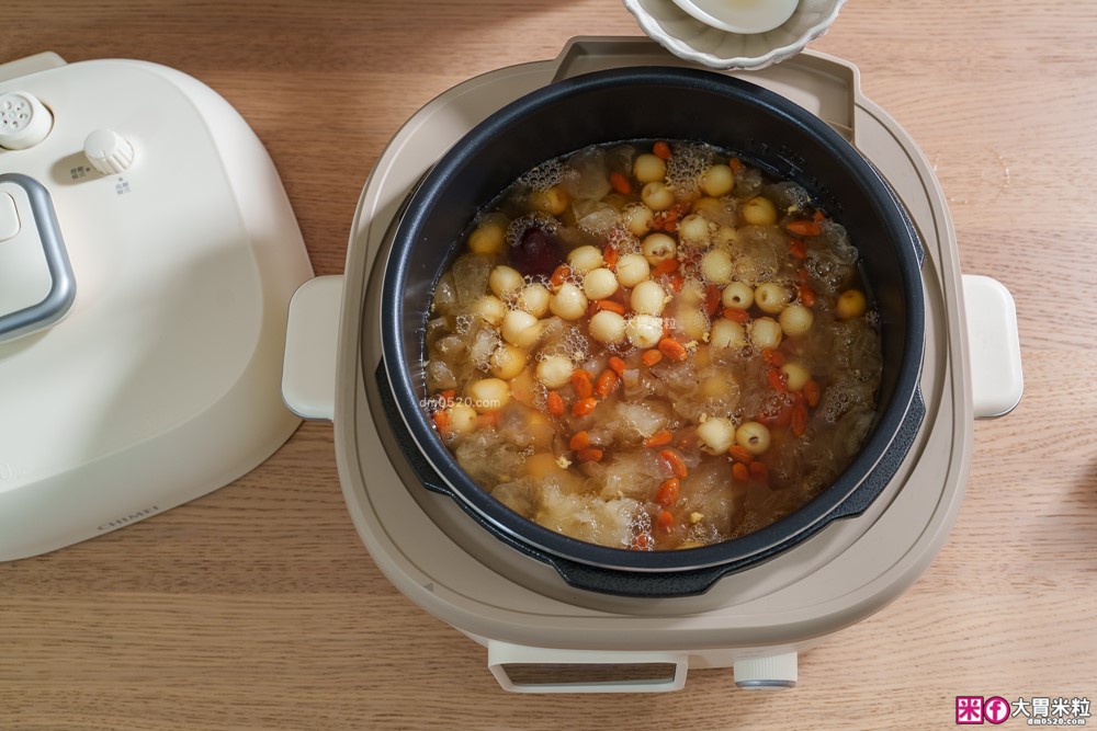 上班族晚餐救星「奇美4L微電腦智慧變壓全能鍋」煮飯最快8分鐘一鍋搞定~12道模式煮滷燉炒一鍋搞定