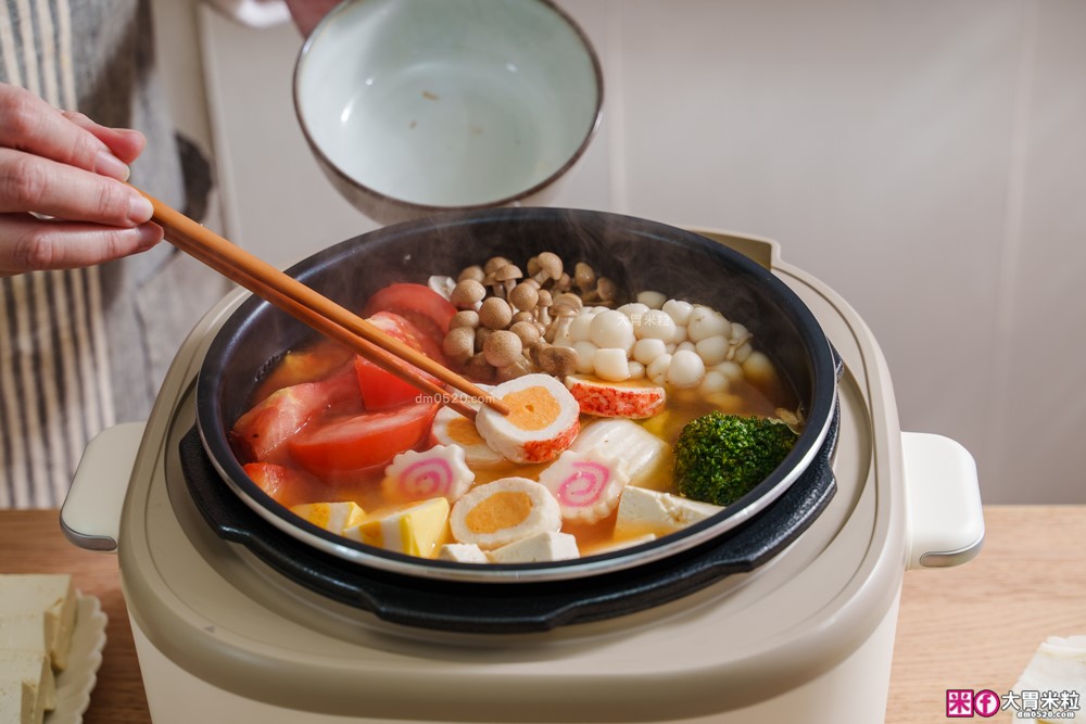 上班族晚餐救星「奇美4L微電腦智慧變壓全能鍋」煮飯最快8分鐘一鍋搞定~12道模式煮滷燉炒一鍋搞定