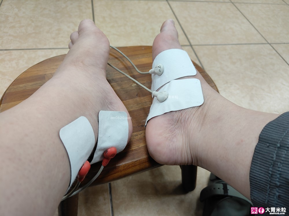 家用體脂計推薦│告別20年職災肥「decopop 家用8電極藍牙體脂計 PLUS」在家就能測專業Inbody~12秒看穿你的脂肪秘密│大胃米粒減脂好物推薦