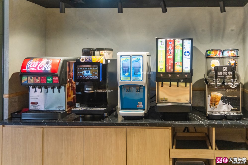 築間火鍋16周年全新菜單~380元起享受海陸雙拼+蔬菜自助吧吃到飽│築間火鍋2026菜單│台北火鍋吃到飽推薦