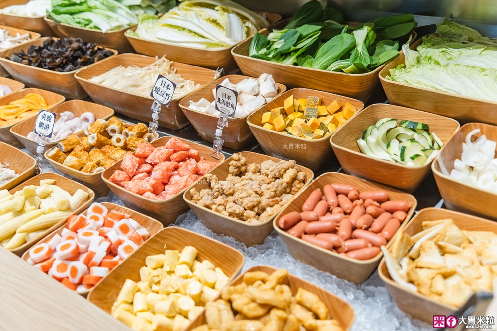 築間火鍋16周年全新菜單~380元起享受海陸雙拼+蔬菜自助吧吃到飽│築間火鍋2026菜單│台北火鍋吃到飽推薦