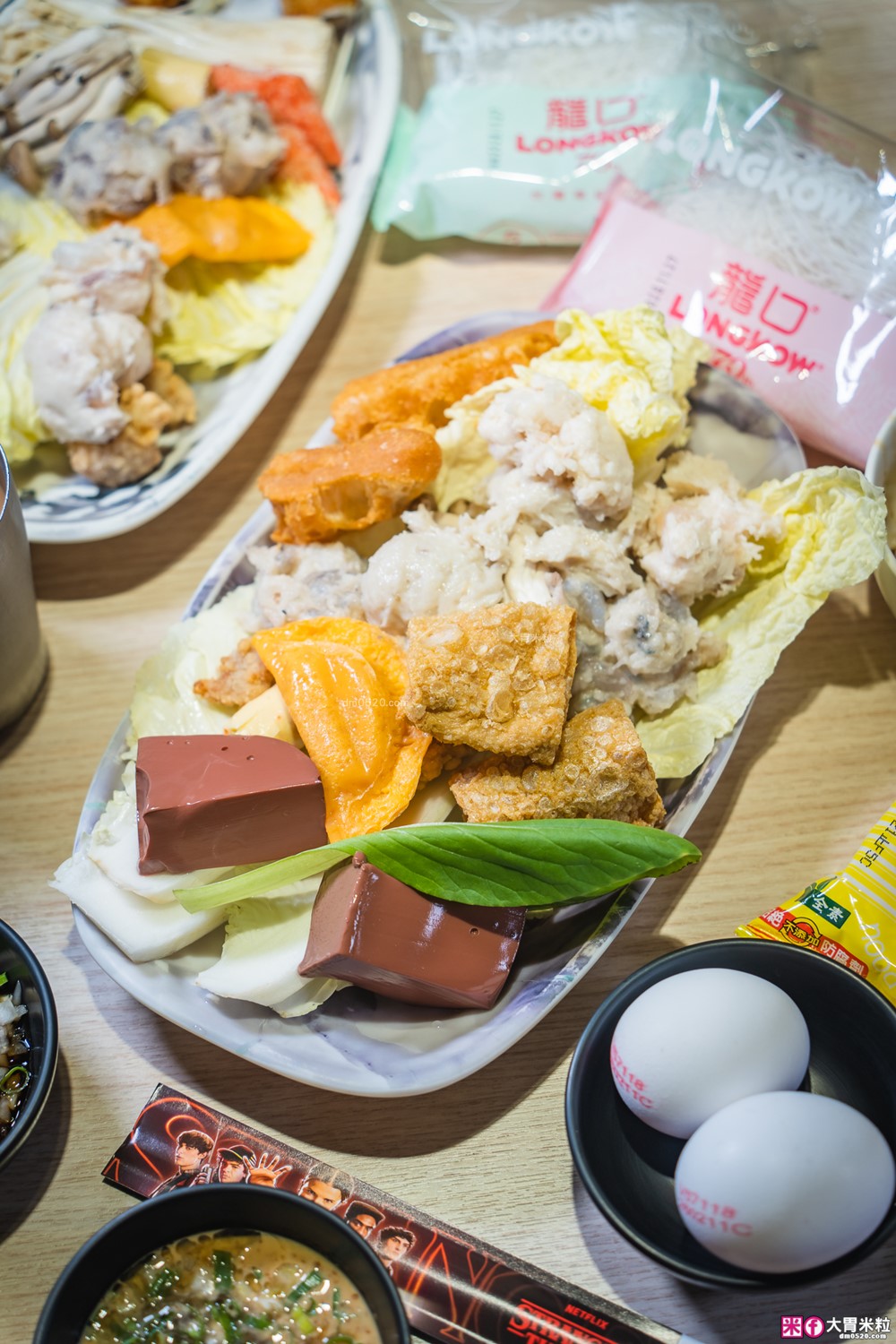 築間火鍋16周年全新菜單~380元起享受海陸雙拼+蔬菜自助吧吃到飽│築間火鍋2026菜單│台北火鍋吃到飽推薦