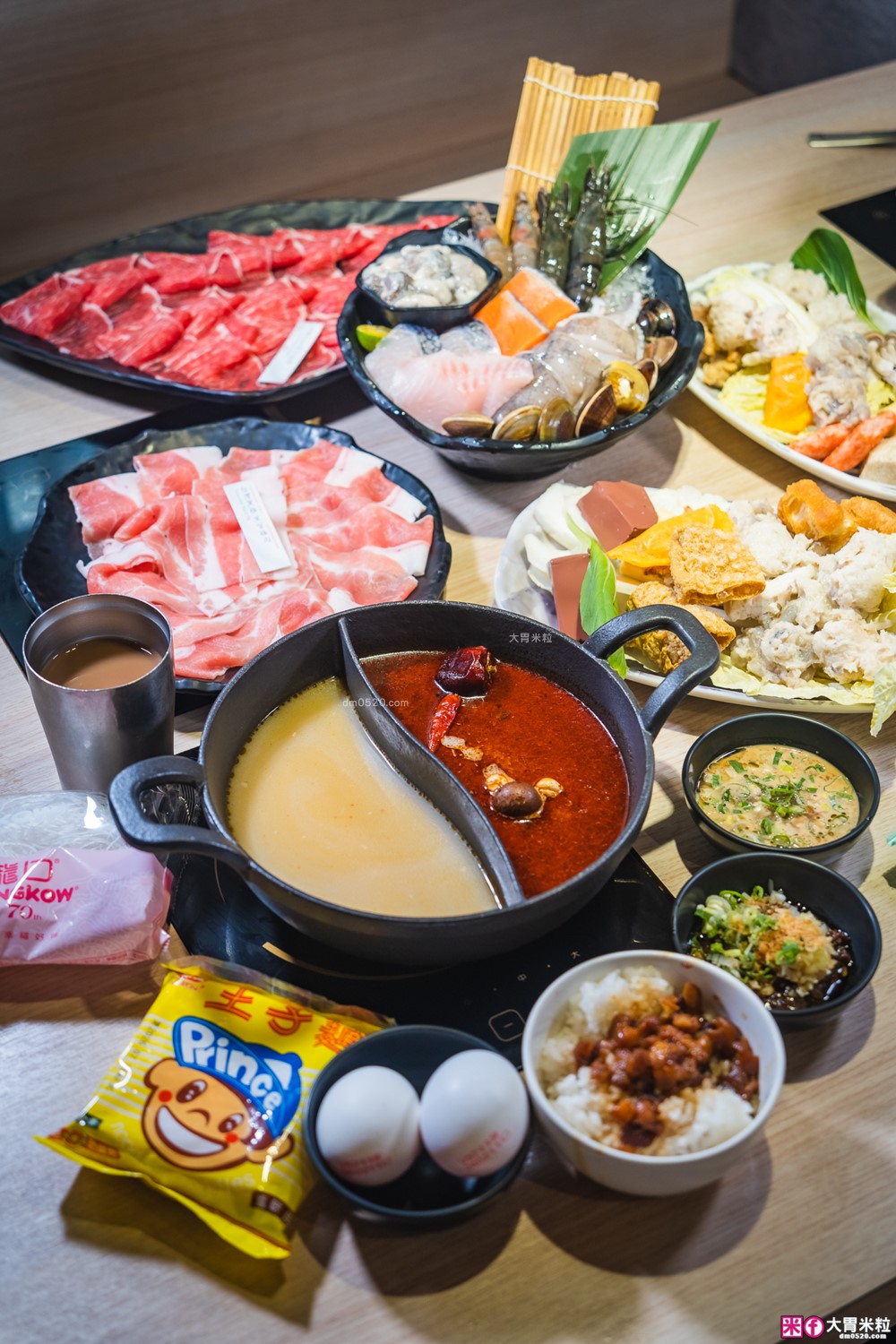 築間火鍋16周年全新菜單~380元起享受海陸雙拼+蔬菜自助吧吃到飽│築間火鍋2026菜單│台北火鍋吃到飽推薦