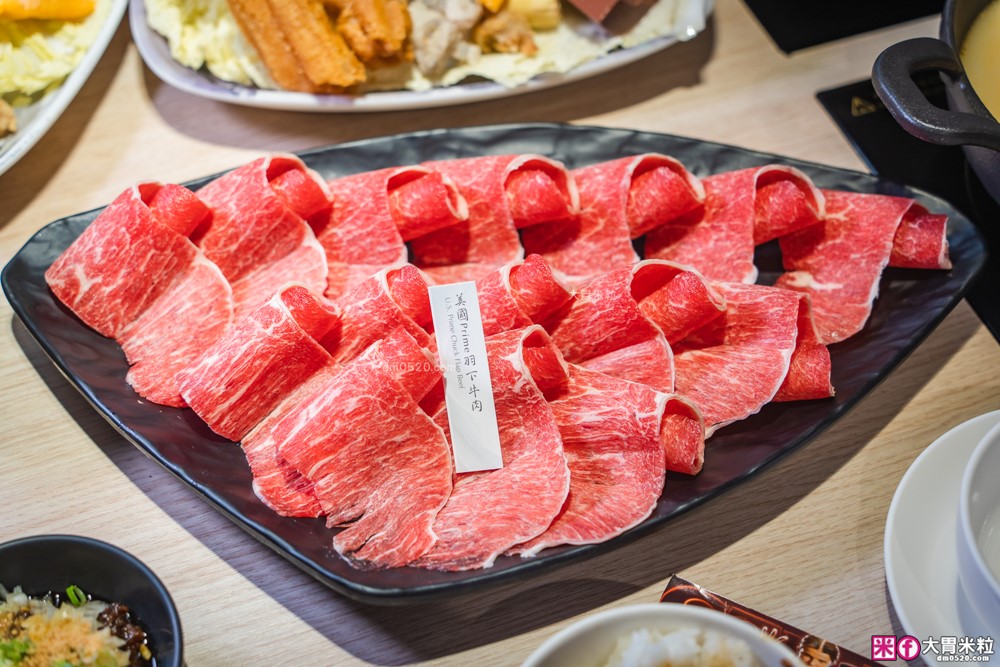 築間火鍋16周年全新菜單~380元起享受海陸雙拼+蔬菜自助吧吃到飽│築間火鍋2026菜單│台北火鍋吃到飽推薦