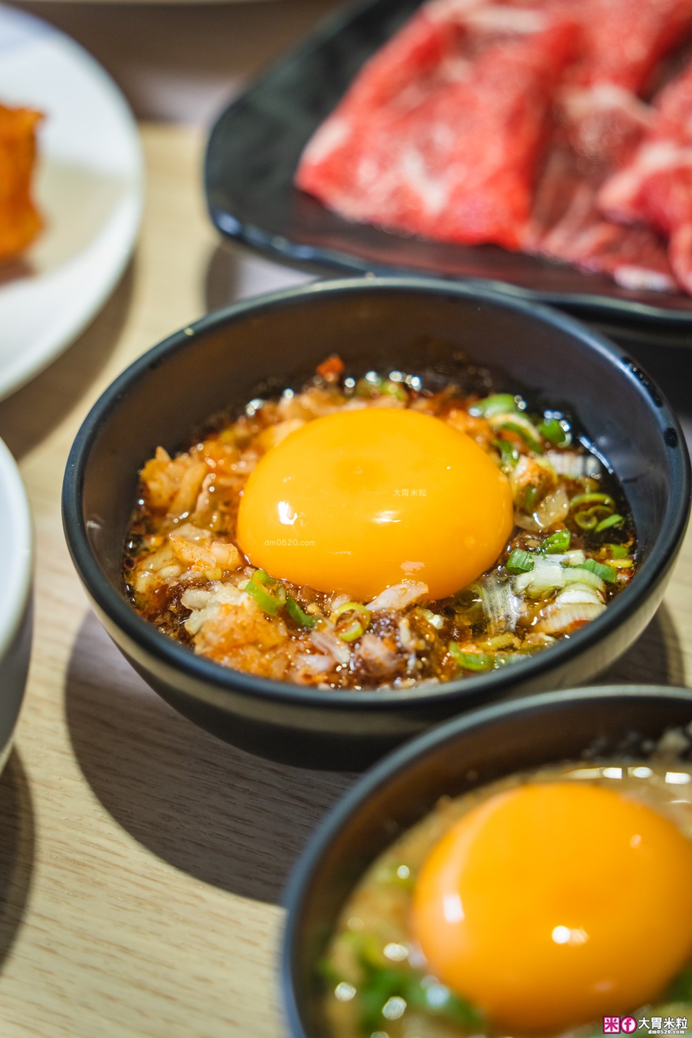 築間火鍋16周年全新菜單~380元起享受海陸雙拼+蔬菜自助吧吃到飽│築間火鍋2026菜單│台北火鍋吃到飽推薦