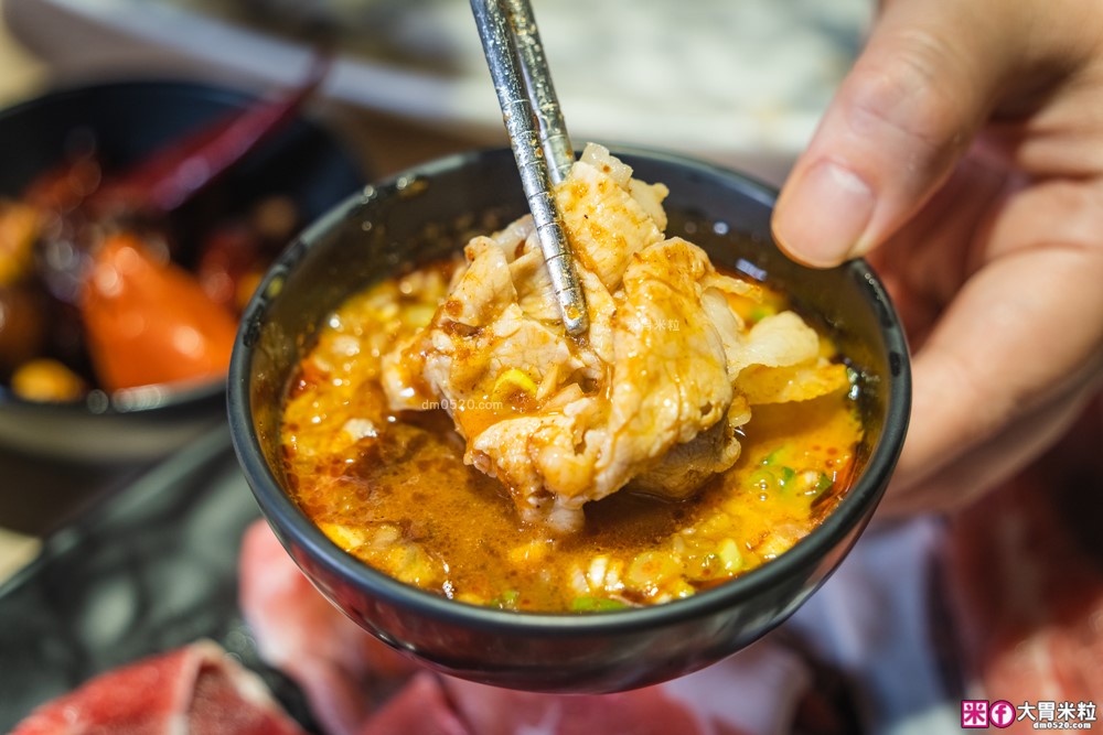 築間火鍋16周年全新菜單~380元起享受海陸雙拼+蔬菜自助吧吃到飽│築間火鍋2026菜單│台北火鍋吃到飽推薦