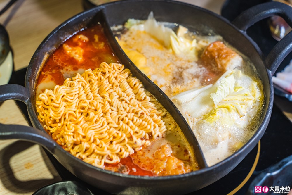 築間火鍋16周年全新菜單~380元起享受海陸雙拼+蔬菜自助吧吃到飽│築間火鍋2026菜單│台北火鍋吃到飽推薦